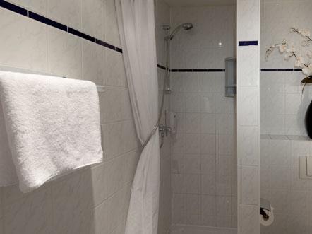 air in berlin hotel duitsland hotelkamer badkamer